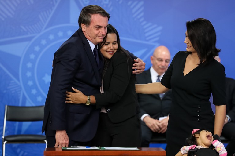 Presidente assina Medida Provisória que concede pensão vitalícia às vítimas de microcefalia em decorrência do Zika Vírus. Foto: Marcos Corrêa/PR